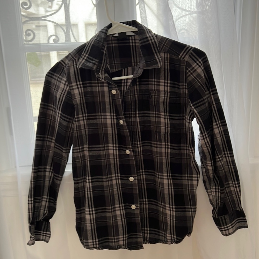 Volcom shirt. Boys size 8. Worn once. Black and grey